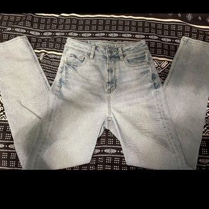 American Eagle Outfitters Mom Jeans